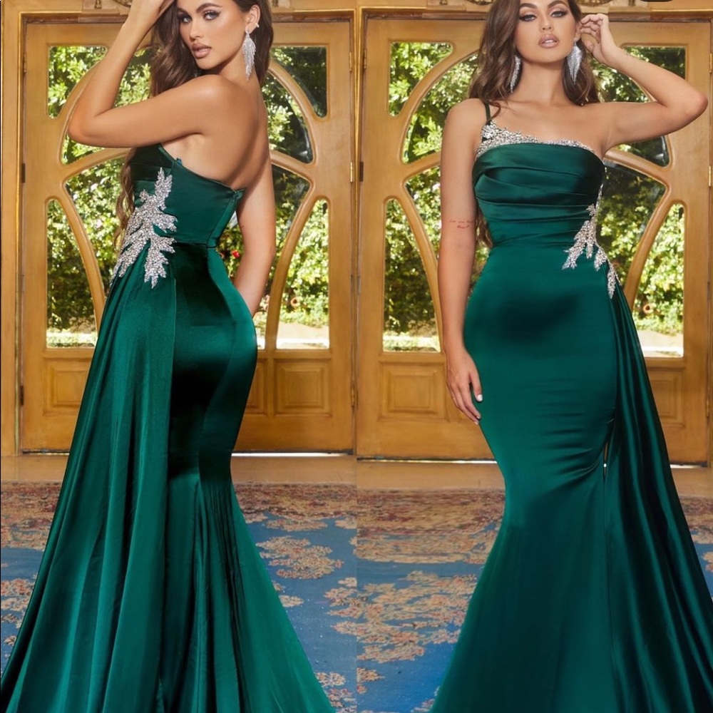 Portia & Scarlett emerald satin gown worn ONCE, size 10.